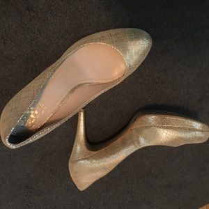 Beautiful Vince Camuto Gold heels